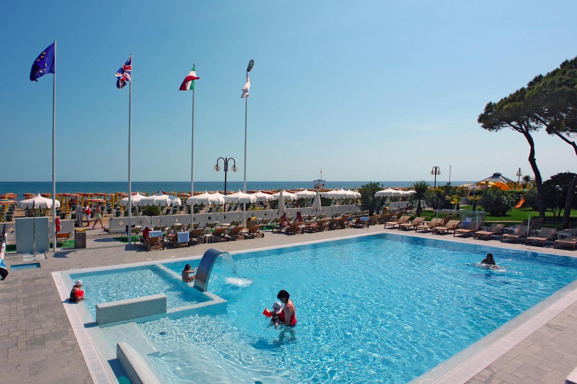 Hotel Cesare Augustus Lido di Jesolo Exteriör bild
