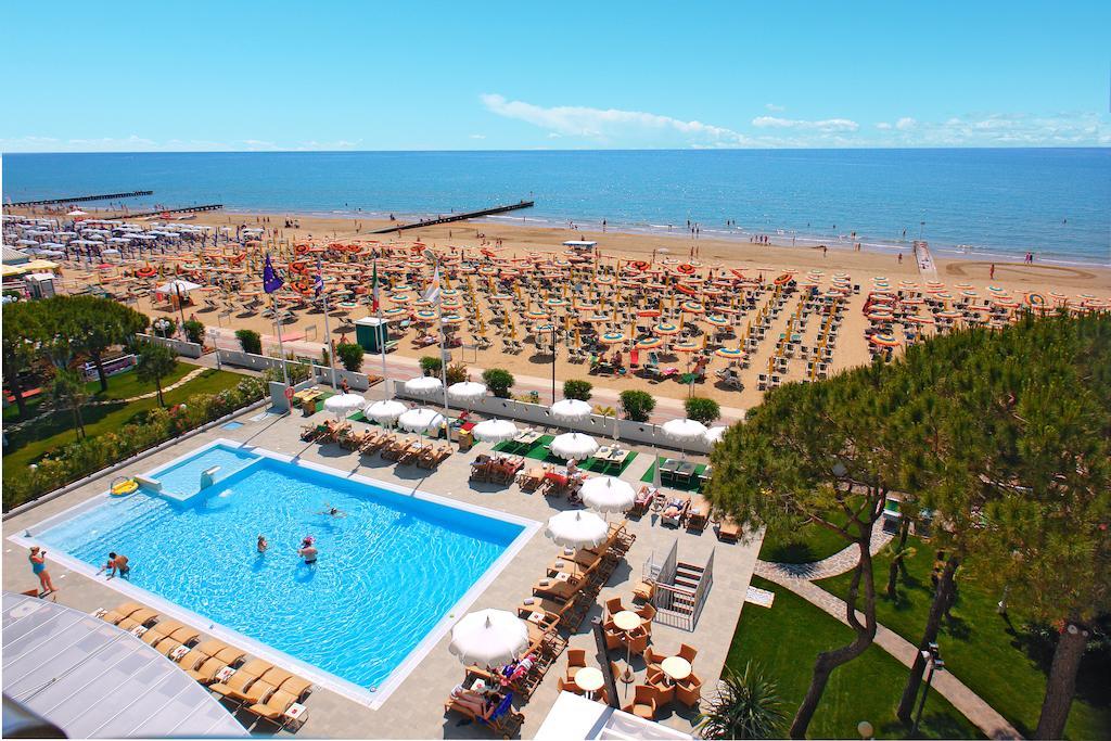 Hotel Cesare Augustus Lido di Jesolo Exteriör bild